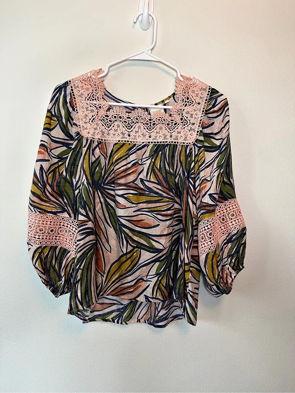 Zac & Rachel Abstract Print Lace Trim Blouse in Pink & Blue Size Small